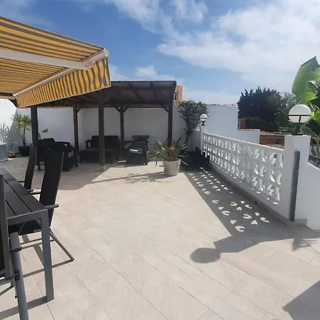 Cheerful 2-bedroom With Private Pool *