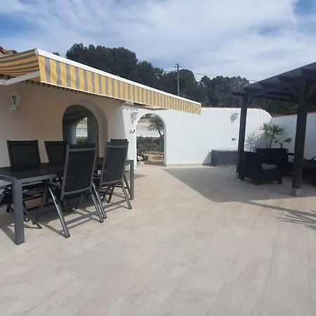 Cheerful 2-bedroom With Private Pool *