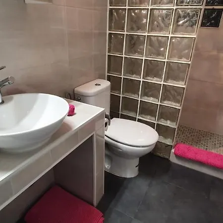 Cheerful 2-bedroom With Private Pool